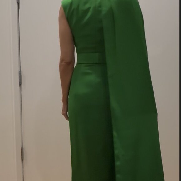 Green One Shoulder Cape Dropped Silk Gown by I.H.F Atelier - Picture 6 of 11